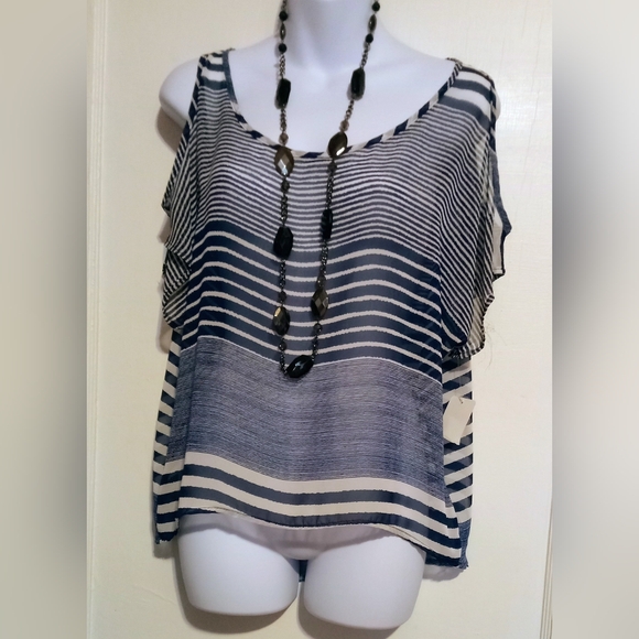one clothing Tops - 🛍️ BUNDLE ONLY 🛍️One Clothing Striped Navy and White Women's Top